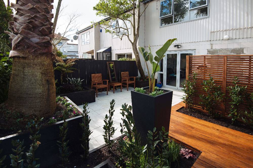 Jagas make recycled tiles into perfect pavers