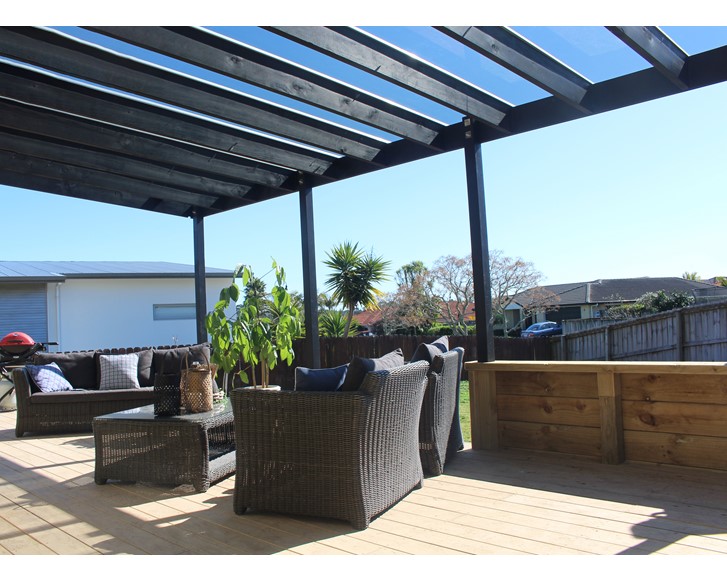 SunTuf SunGlaze Flat Polycarbonate Roofing System